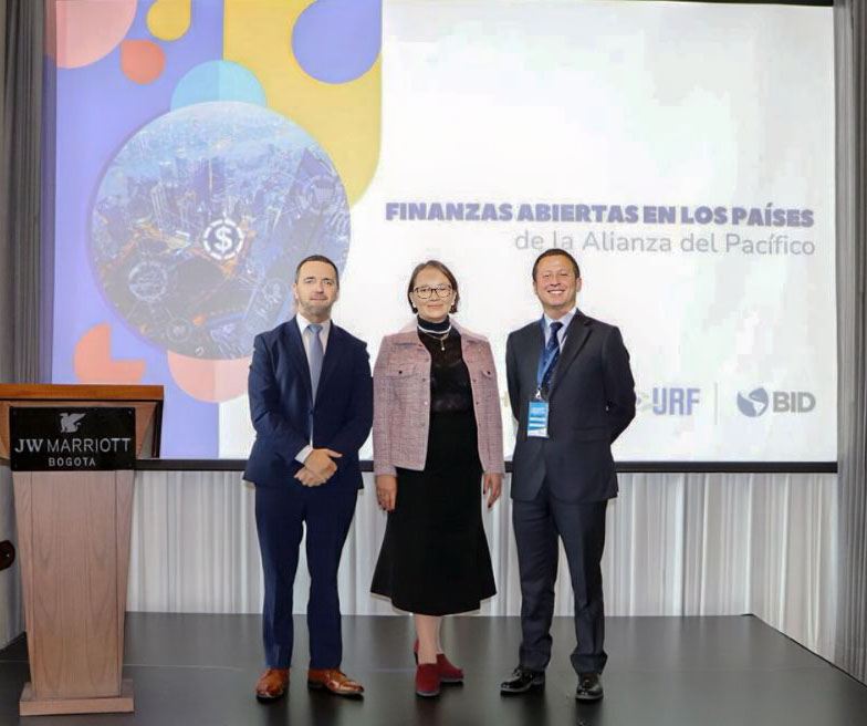 Ramiro López-Ghio, representante del BID; Mónica Higuera Garzón, Directora URF; Manuel Andrés Chacón, Director de Integración Económica del Ministerio de Comercio, Industria y Turismo