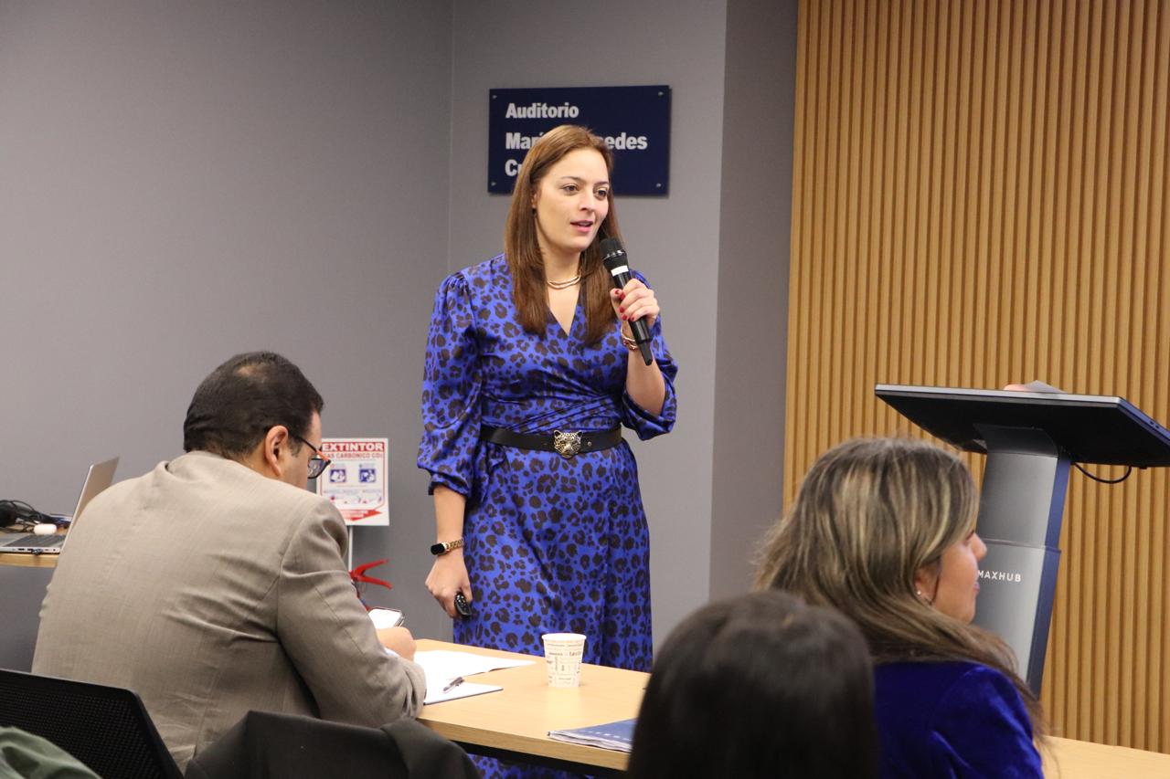 Larisa Caruso, directora de la Unidad de Proyección Normativa y Estudios de Regulación Financiera (URF) en el Foro Sectorial de Asobancaria “Finanzas Abiertas en Colombia
