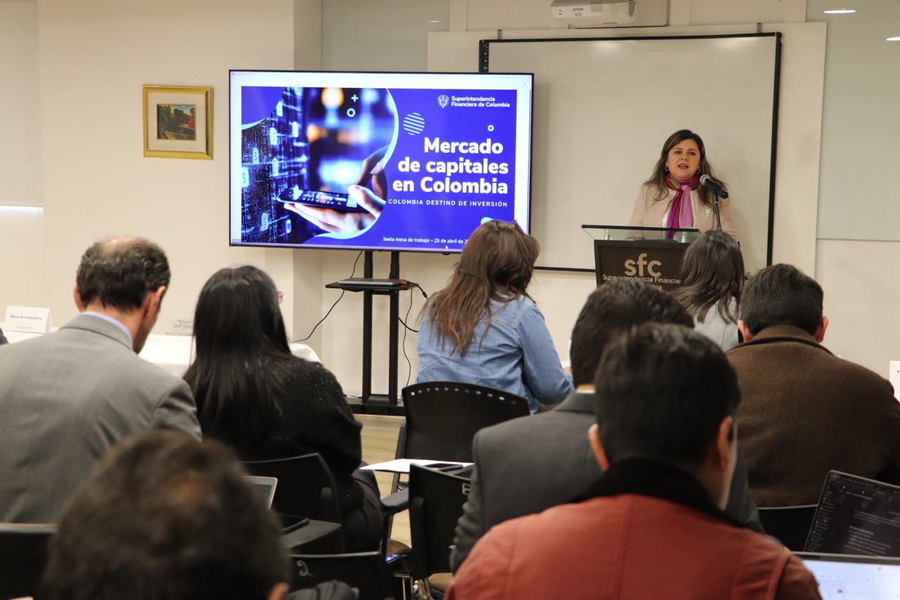 Magda Mariana Aya G. Subdirectora de Desarrollo de Mercados, participó en la sexta mesa de “Colombia: Destino de Inversión”, realizado en la Superintendencia Financiera de Colombia.