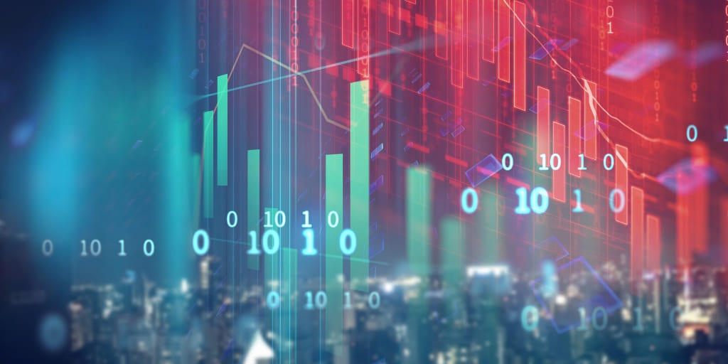 Imagen con ilustración digital de gráficos financieros, indicadores de mercado y datos binarios superpuestos sobre una ciudad. Predominan los colores azul y rojo, representando el análisis y la dinámica del mercado de valores. La imagen acompaña la publicación del Decreto 1013 de 2026, relacionado con la modernización de las infraestructuras y el fortalecimiento de la competitividad del mercado de valores.