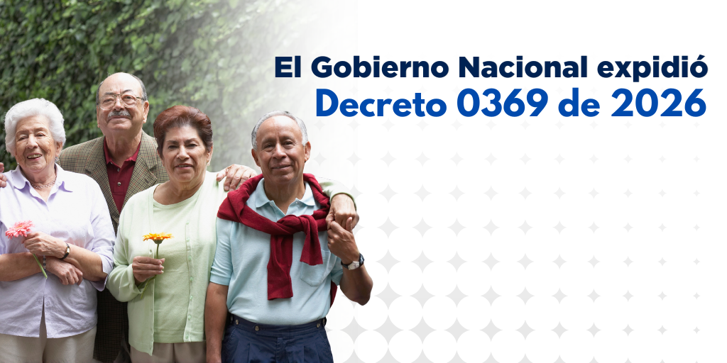 Fotografía de un grupo de adultos mayores (dos hombres y dos mujeres) en un entorno exterior con vegetación de fondo. A la derecha, un diseño gráfico con fondo blanco y patrones circulares muestra el anuncio de la expedición del Decreto 0369 de 2026 por parte del Gobierno Nacional.
